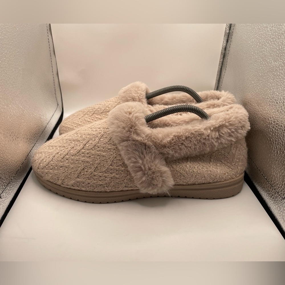 Skechers Cozy Campfire Women's faux Fur-Lined Slippers size 10 WIDE